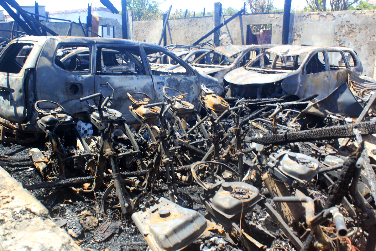 Kebakaran terjadi di showroom dan bengkel mobil di Kupang pada 30 Agustus 2020