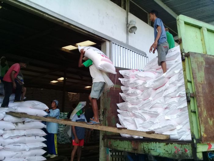 PT Pupuk Kujang memastikan pasokan dan distribusi pupuk urea di wilayah Jawa Barat dan Banten terpenuhi dan aman.  