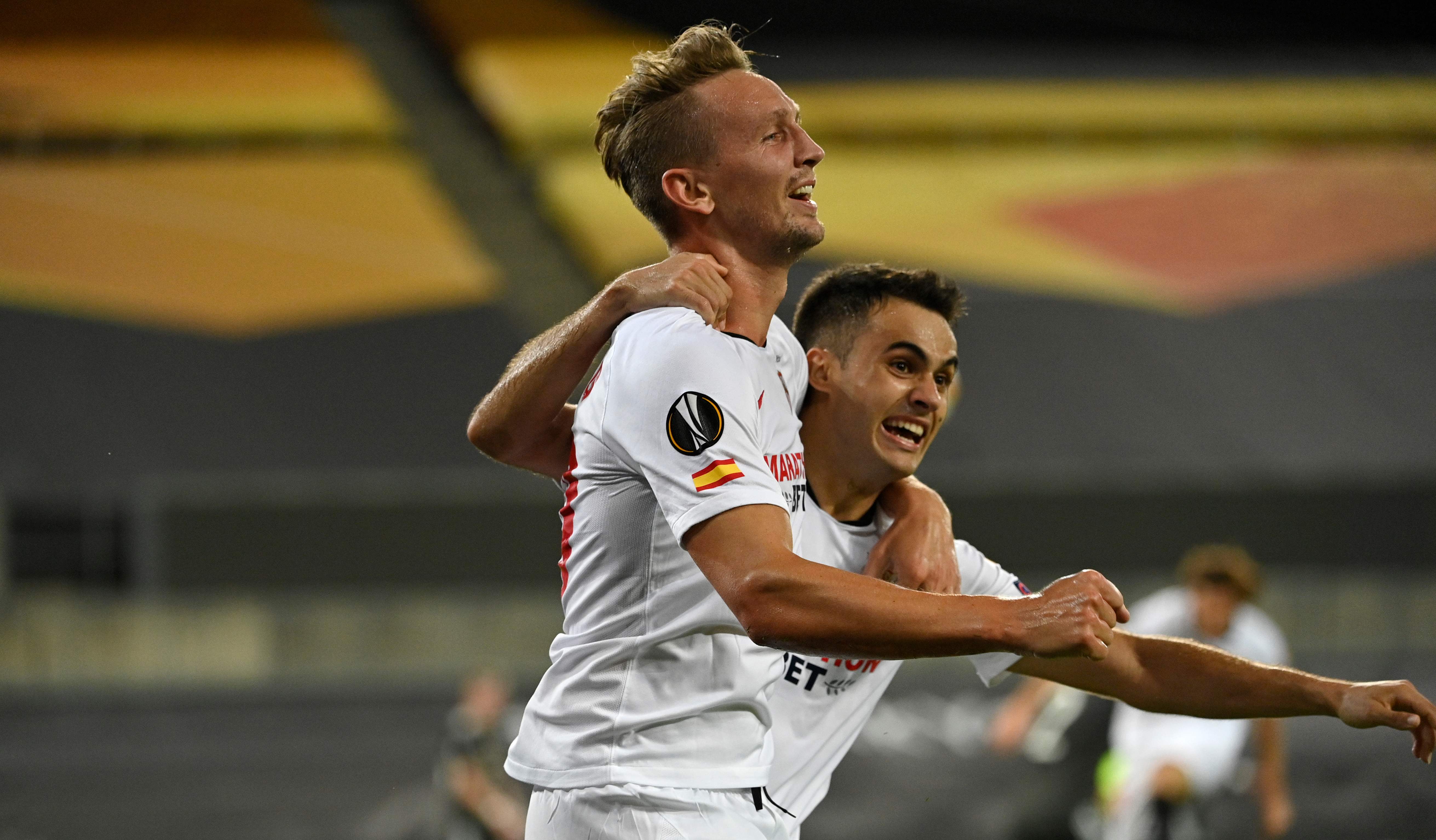 Striker Sevilla Luuk de Jong (depan) 