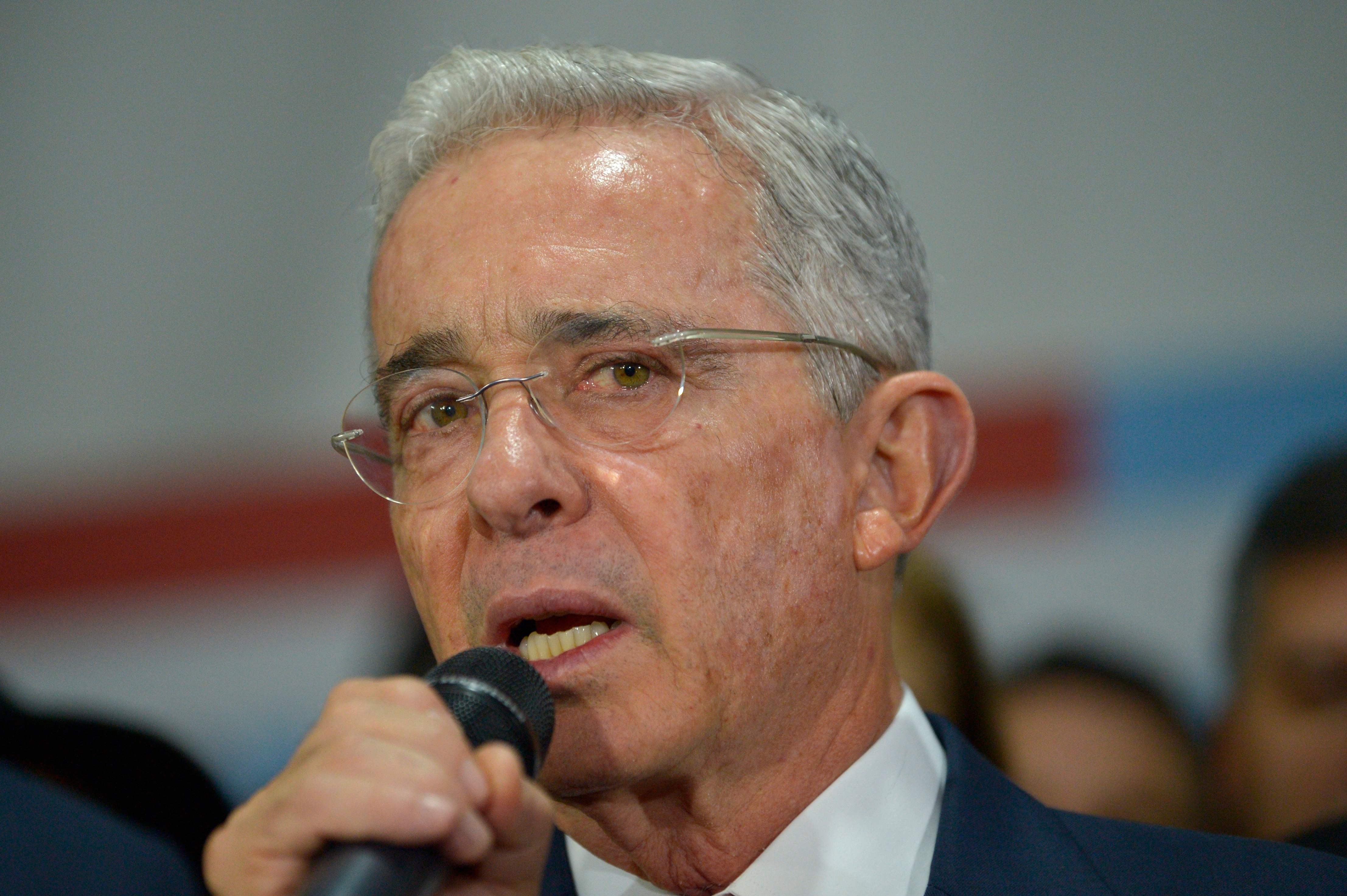Mantan Presiden Kolombia Alvaro Uribe