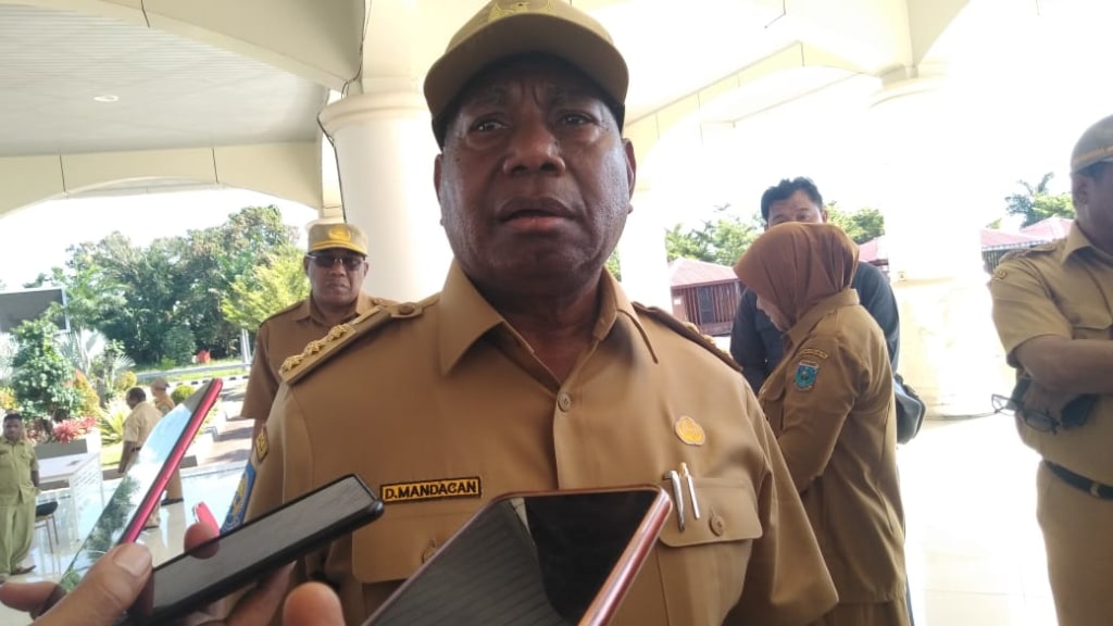 Gubernur Papua Barat Dominggus Mandacan