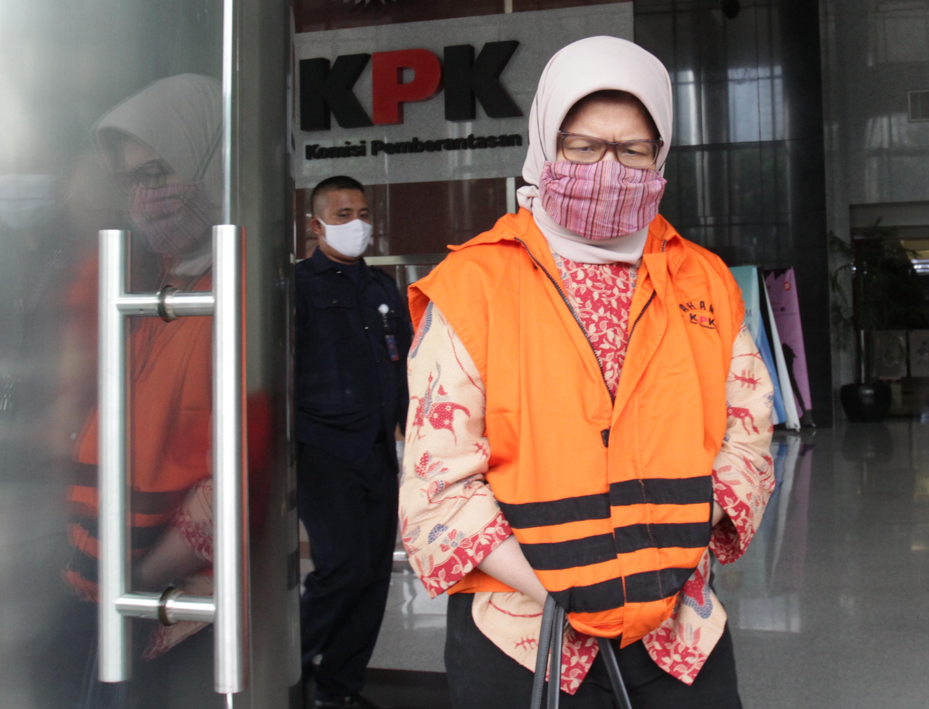 Tersangka kasus proyek fiktif pada PT Waskita Karya Desi Arryani 