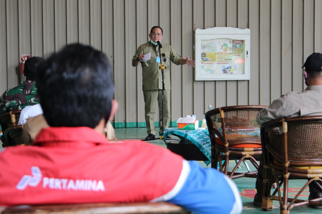 Sosialisasi penerapan protokol kesehatan di lingkungan perusahaan di area Kabupaten Muba, Sumatera Selatan.