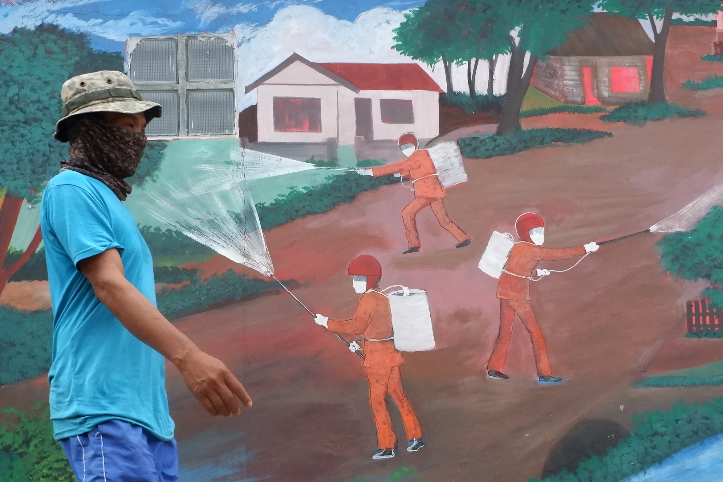 Mural sebagai media sosialisasi untuk meningkatkan kesadaran warga atas bahaya covid-19