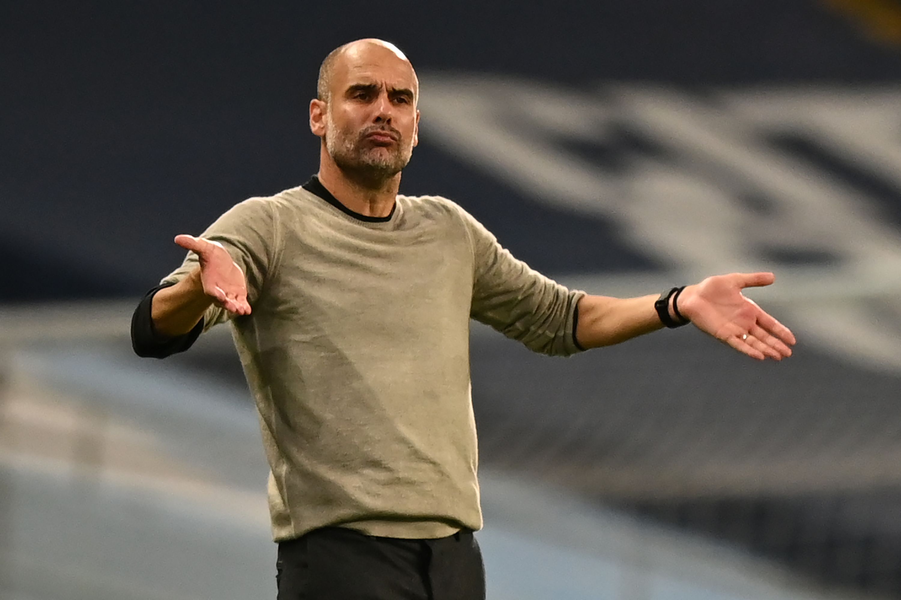 Pelatih Manchester City, Pep Guardiola, menunjukkan ekspresi dalam laga Liga Champions.