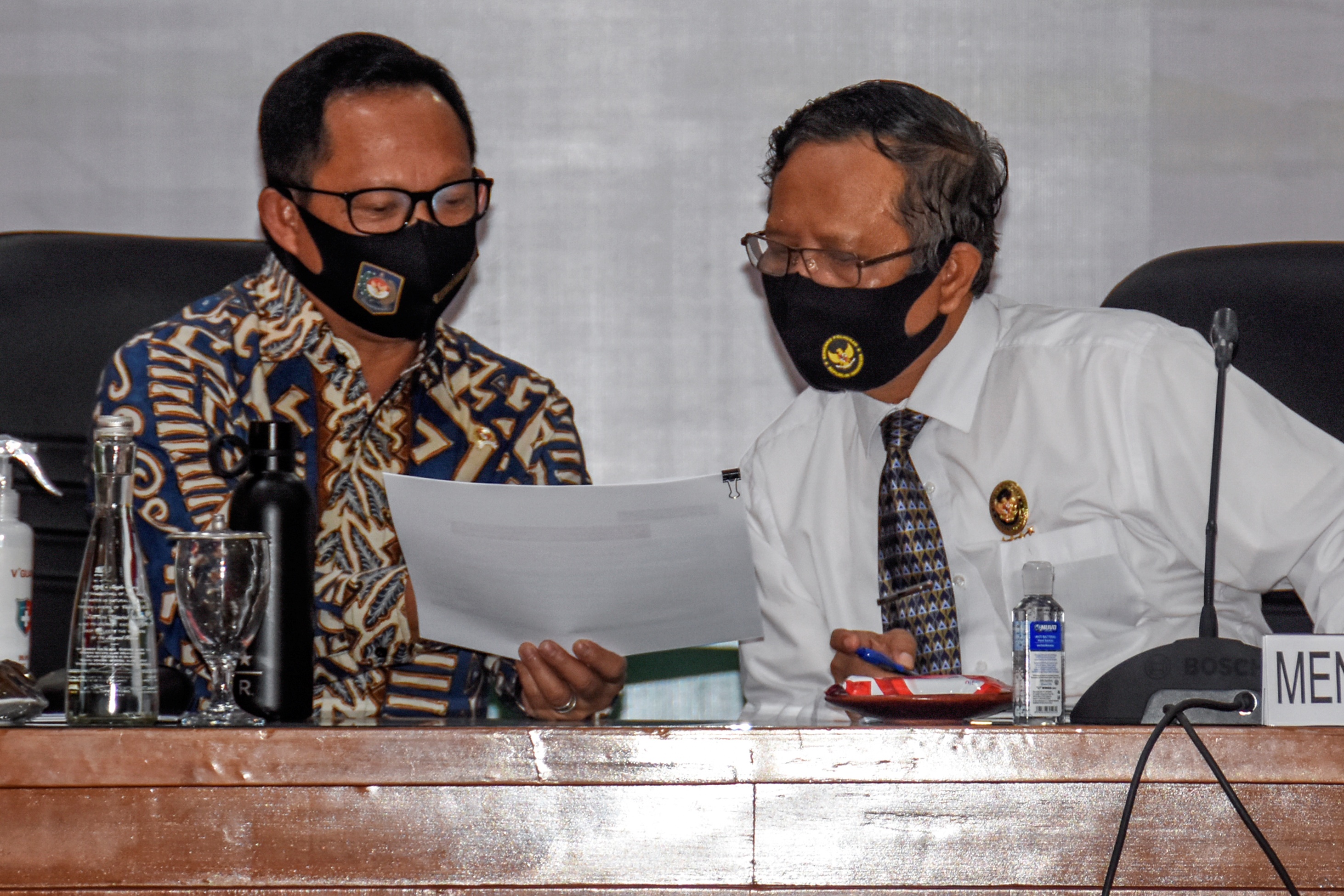 Mendagri Tito Karnavian dan Menko Polhukam Mahfud MD