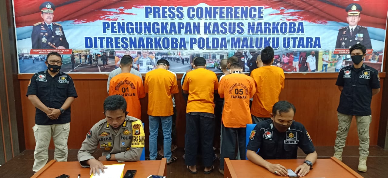 Polda Maluku Utara mengungkap kasus narkoba dengan 13 pelaku yang dikendalikan dari Lapas Kelas II A Ternate, Rabu (5/8/2020).
