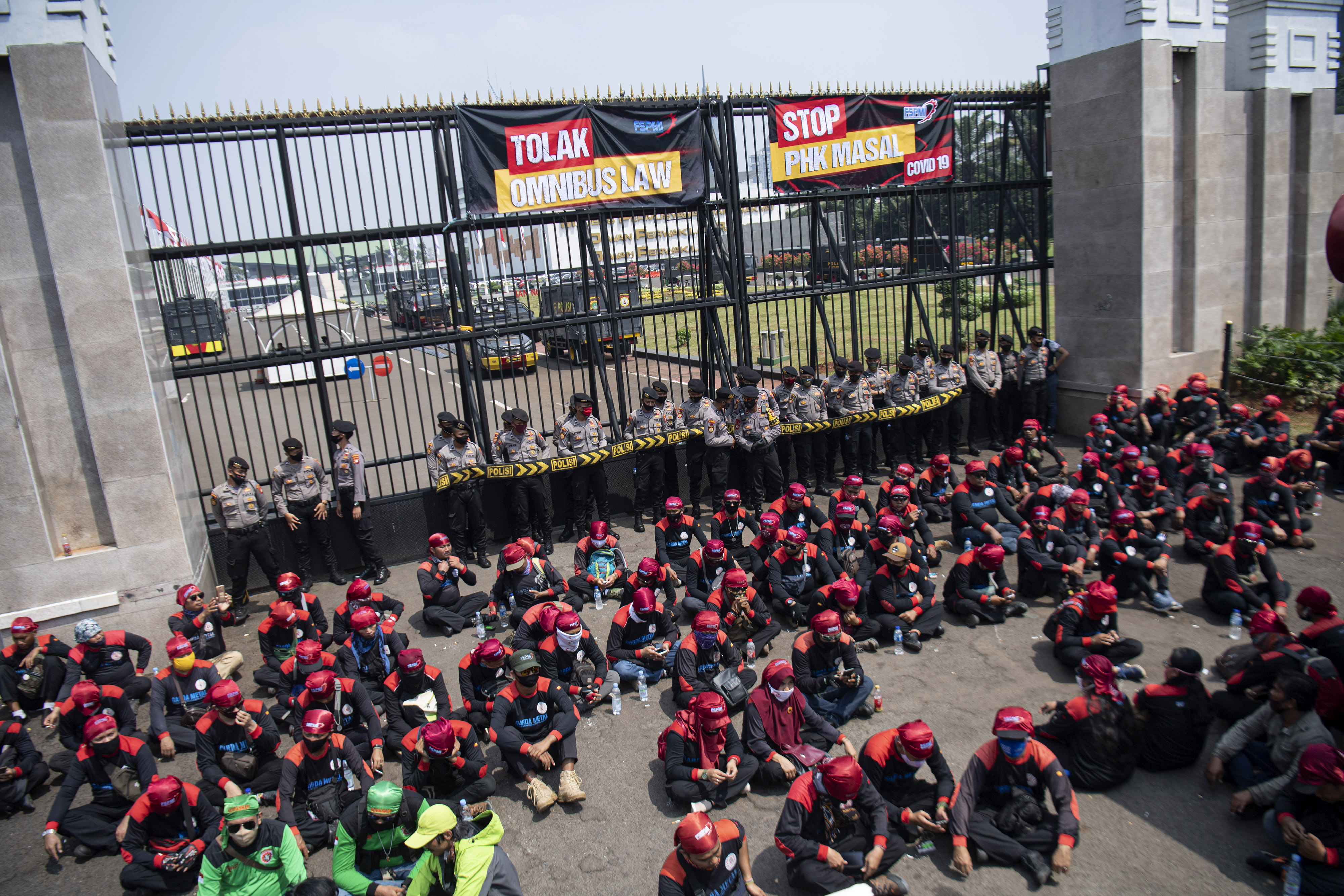 Berencana Rusuh, Polisi Periksa Delapan Pendemo Depan DPR