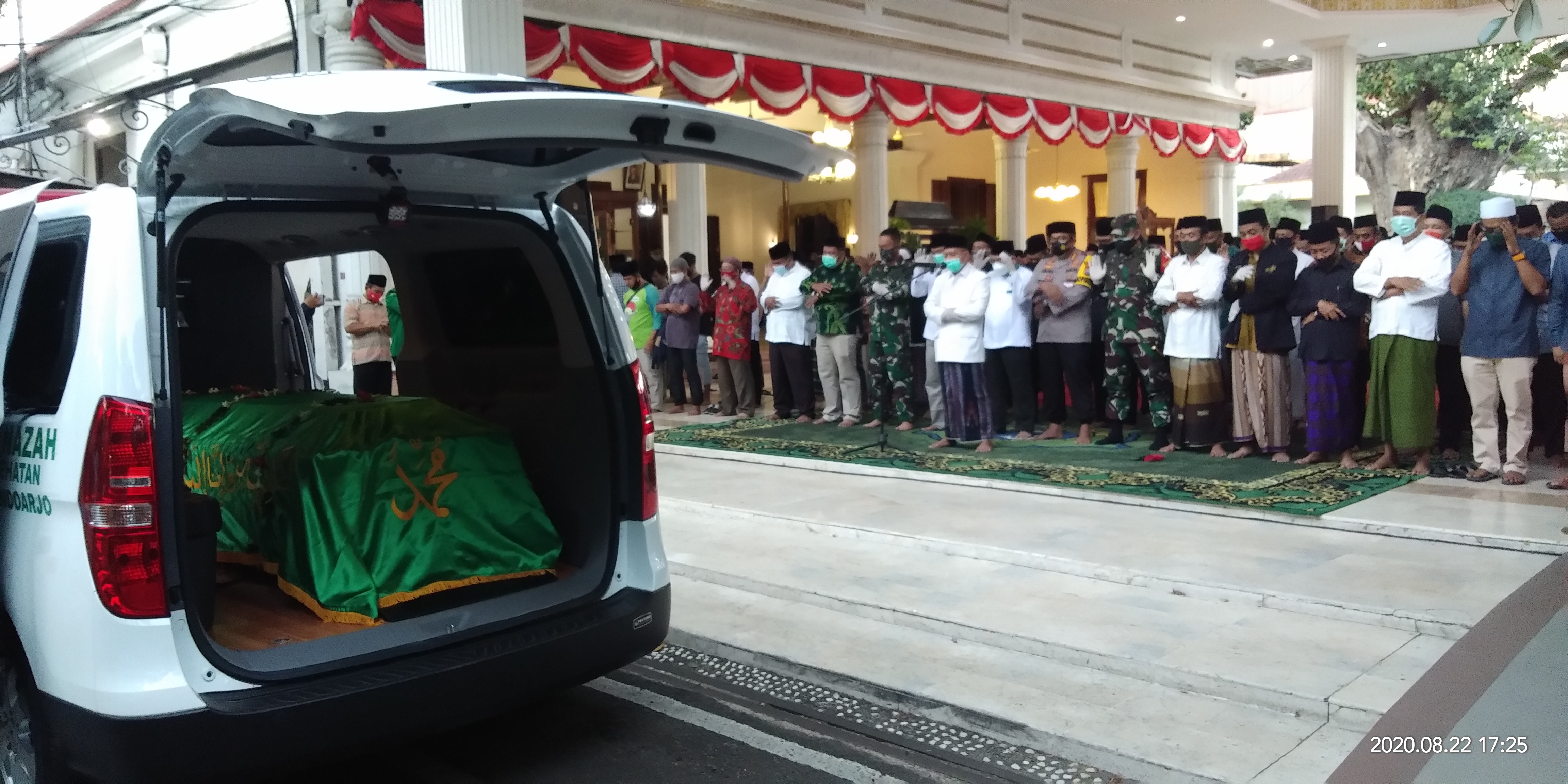 DINAS Kesehatan Kabupaten Sidoarjo melakukan tracing terhadap orang yang bertemu almarhum Plt Bupati Nur Ahmad Syaifuddin.
