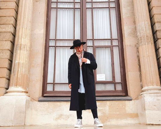 Perancang Busana Barli Asmara.