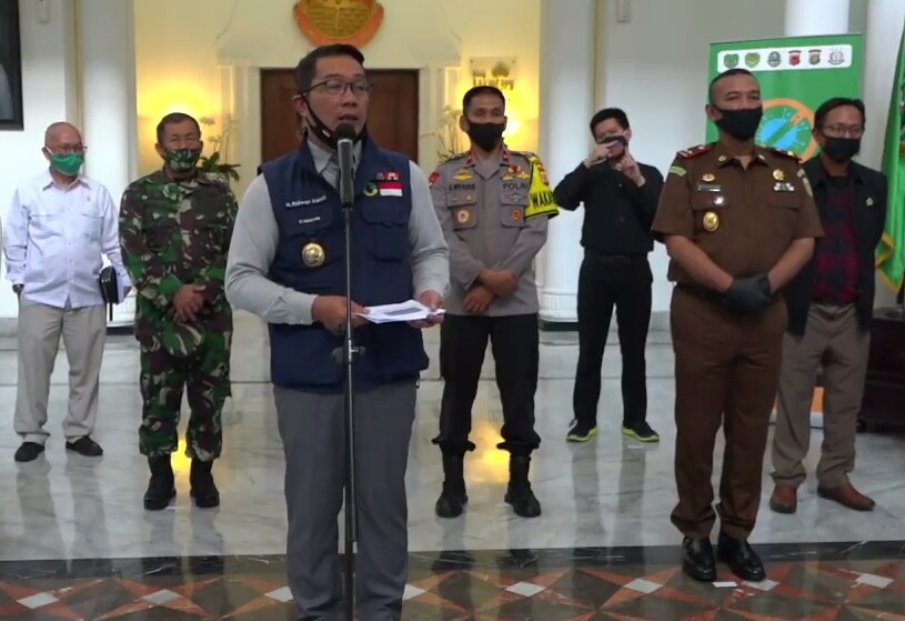 Ridwan kamil umumkan perkembangan covid di jawa barat.