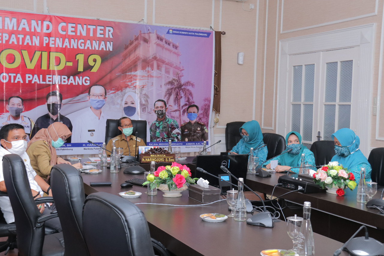 Pemerintah Kota Palembang terus melakukan sosialiasi protokol kesehatan untuk masyarakat di wilayahnya.
