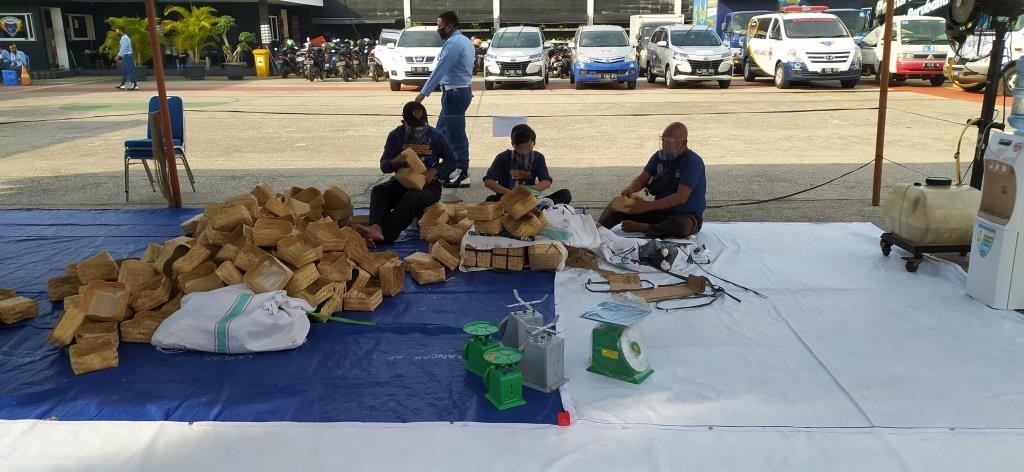 ABN NasDem Salurkan 4.000 Paket Daging Kurban ke Masyarakat