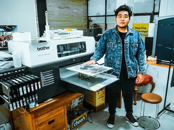 MENDIRIKAN dan mengelola bisnis fesyen di masa sulit menjadi tantangan tersendiri bagi kaum milenial.