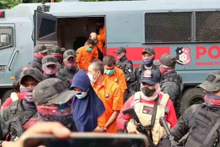 Polda Metro Jaya hadirkan para tersangka kasus pembunuhan pengusaha pelayaran di Jakarta Utara, Senin (24/8). 