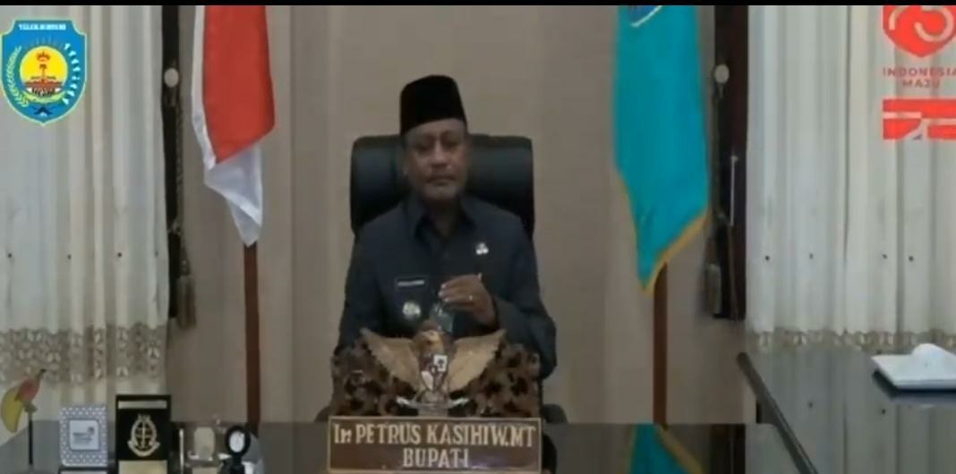 Bupati Teluk Bintuni  Petrus Kasihiw 