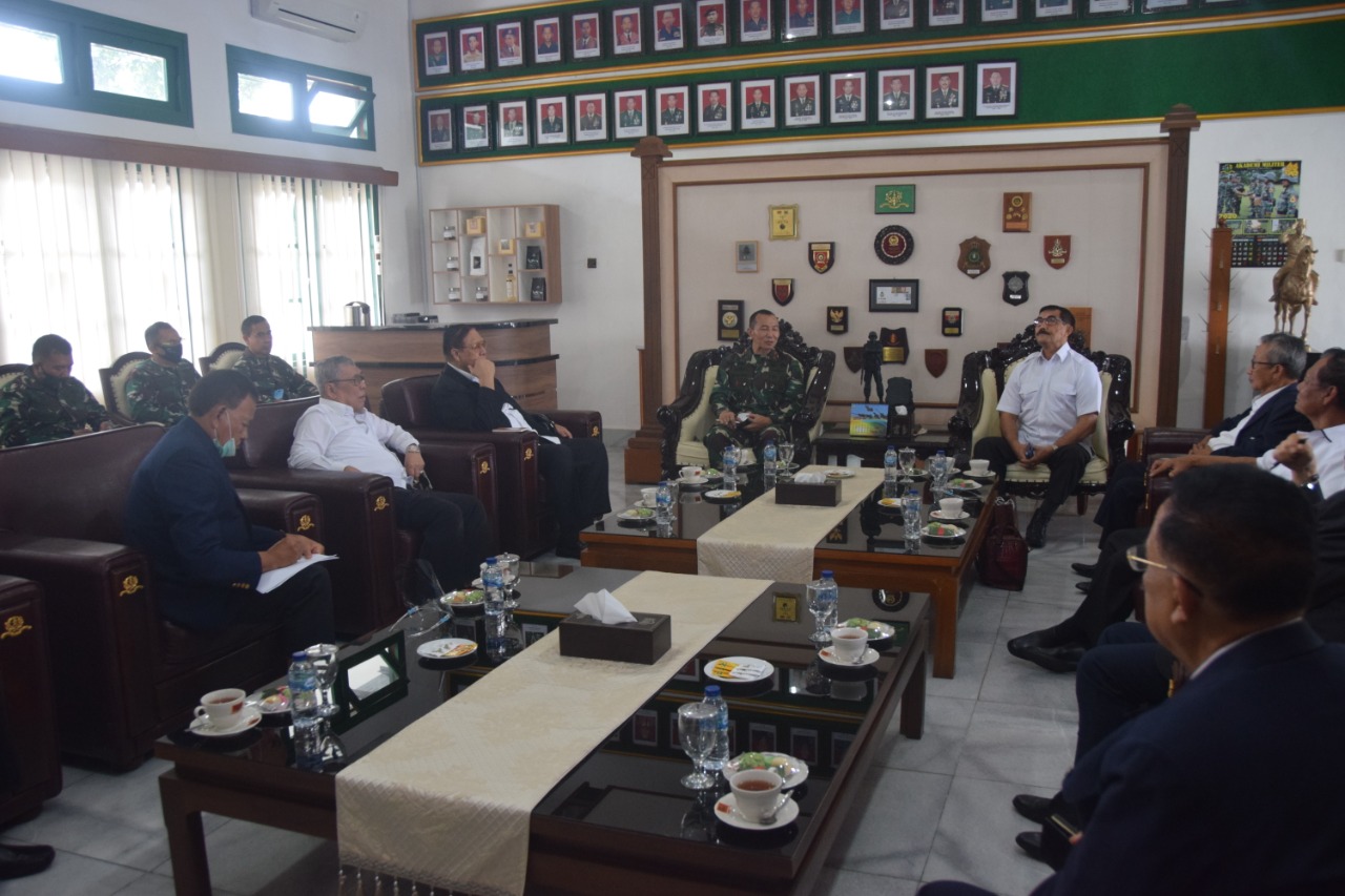 Audiensi alumni Akabri 70 dengan Gubernur Akmil Brigjen TNI Totok Imam Santoso, di Magelang, Kamis (13/8)