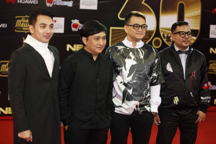 Kelompok musik Kahitna (dari kiri) Mario Ginanjar, Yovie Widianto, Hedi Yunus dan Carlo Saba di Sentul, Jawa Barat, Minggu (29/5).  