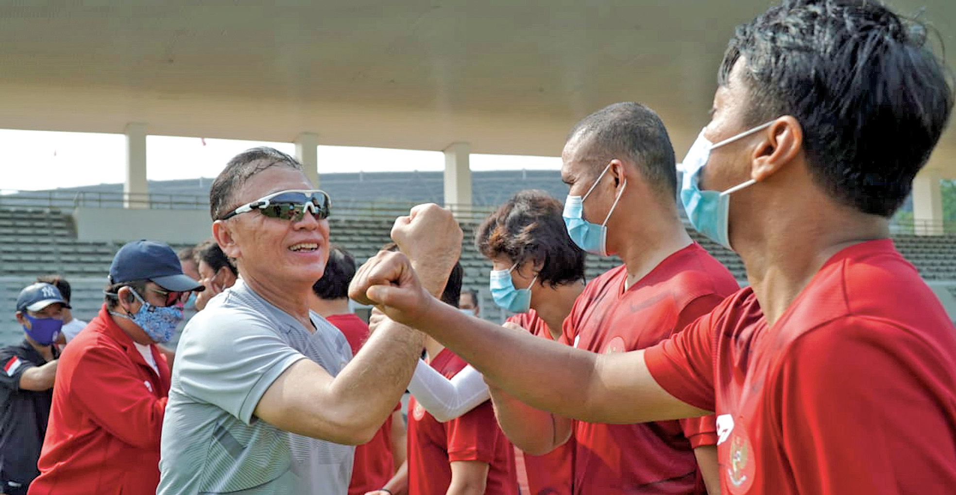 Ketua Umum Persatuan Sepak Bola Seluruh Indonesia M Iriawan memberi salam kepada para pemain timnas Indonesia U-19