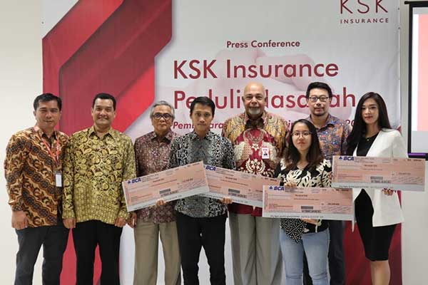 PT KSK Insurance Indonesia saat bayar klaim korban banjir 25% di muka.