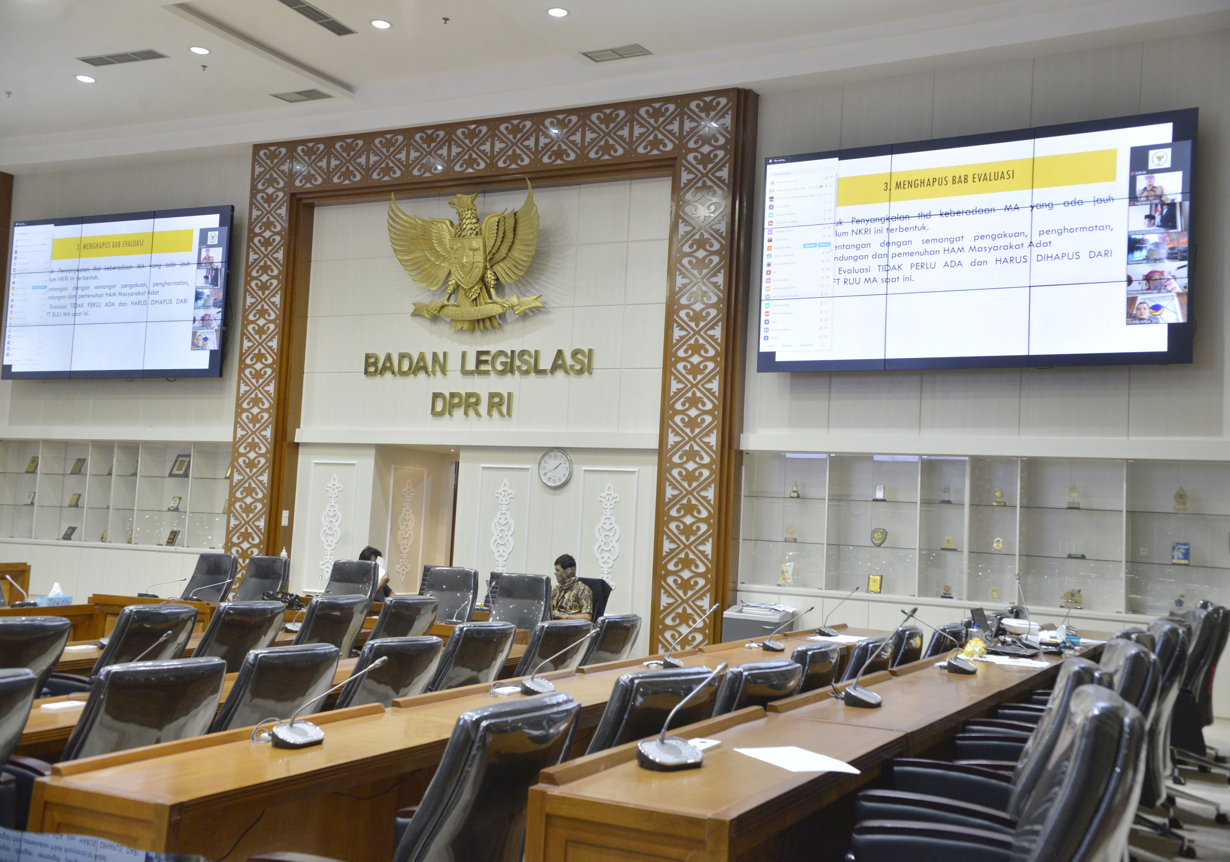 Rapat virtual badan Legislasi DPR membahas RUU Masyarakat Adat