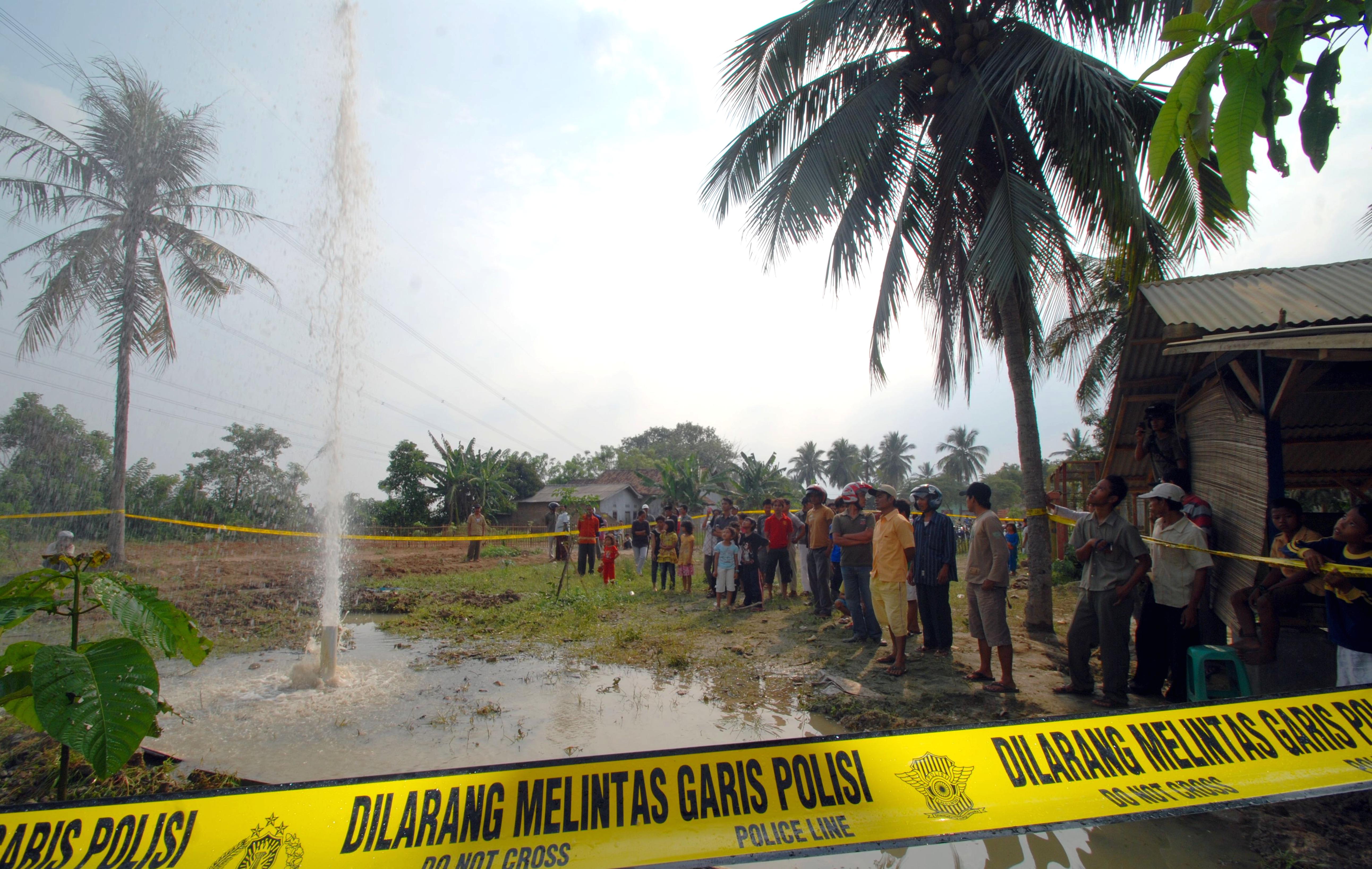 ILUSTRASI SEMBURAN LUMPUR BERCAMPUR GAS BELERANG