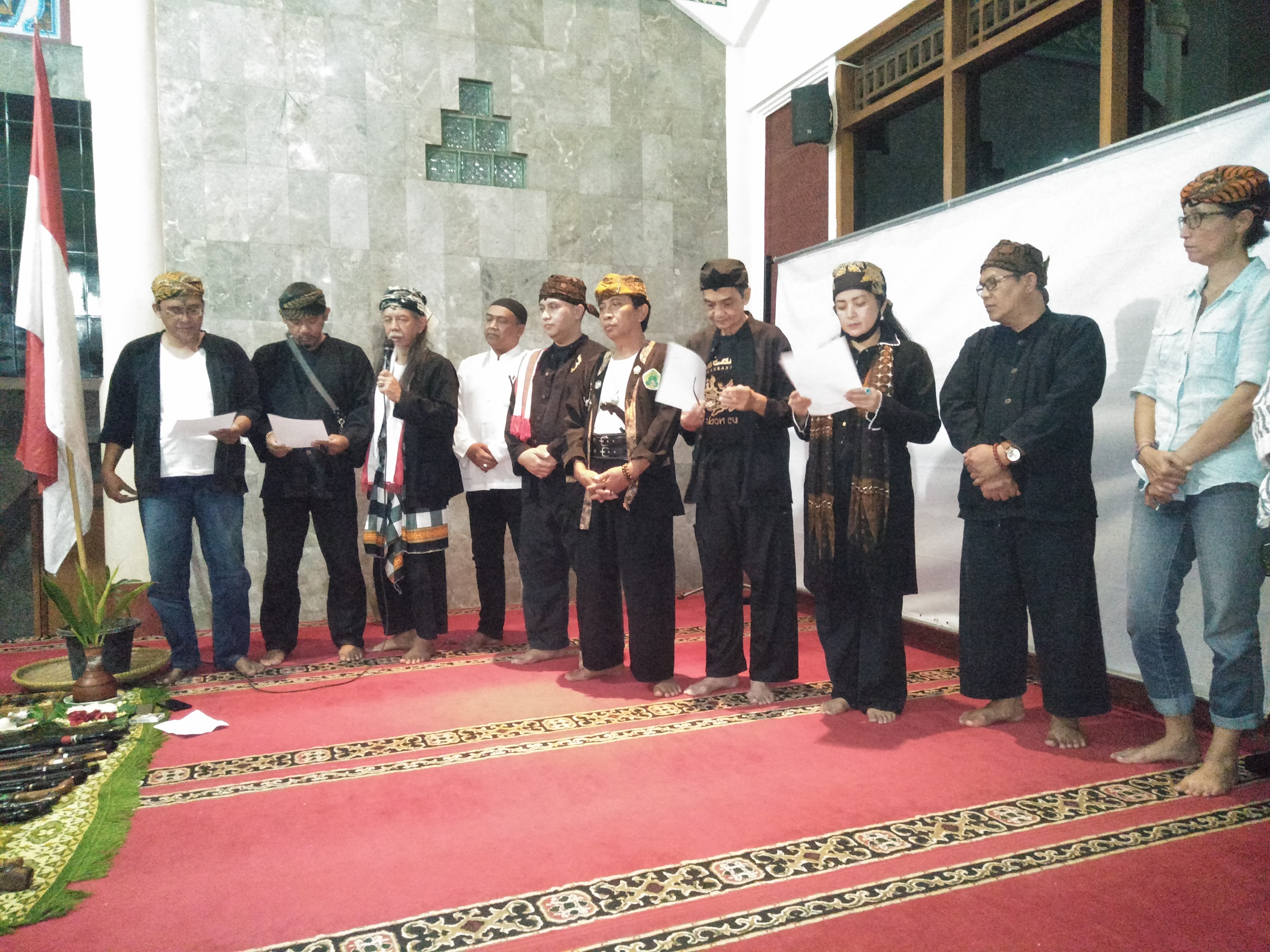 Masyarakat adat dan budaya Nusantara menyatakan sikap kasus intoleransi kembali marak, di Kabuyutan Gegerkalong, Bandung Selasa (11/8/2020).