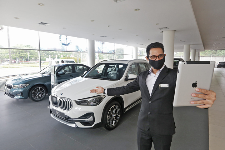 Website ini menjadi digital touchpoint utama BMW dengan pengalaman virtual 