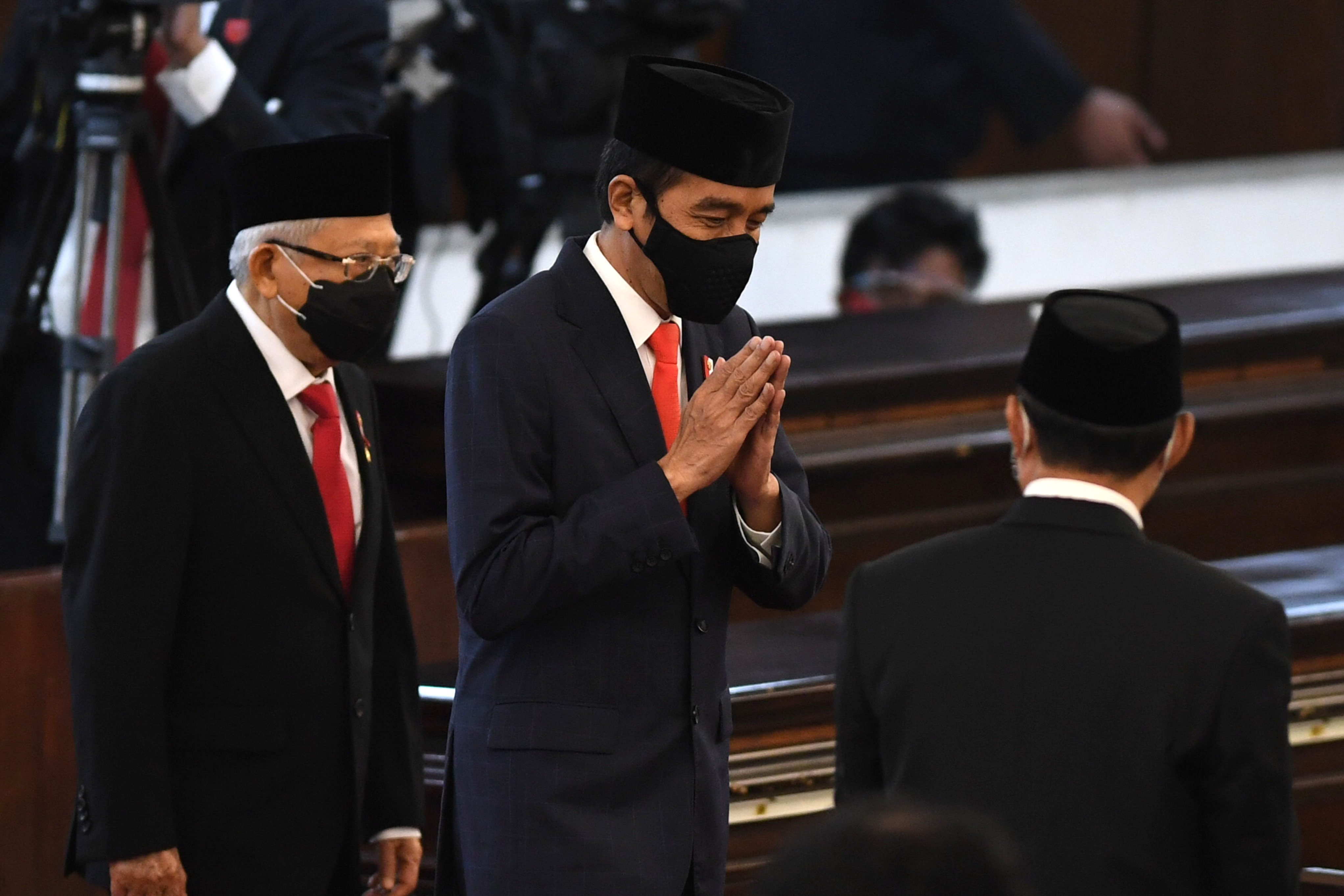 Presiden Joko Widodo didampingi Wakil Presiden Ma'ruf Amin tiba di Kompleks Parlemen.