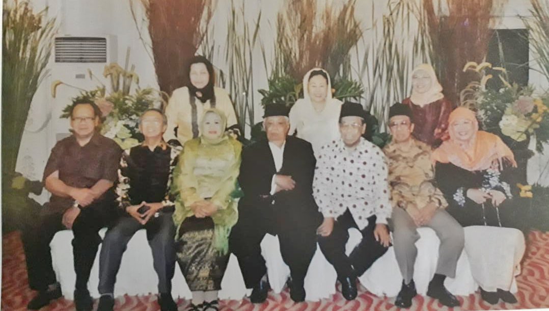 KH Hasyim Wahid (paling kiri)