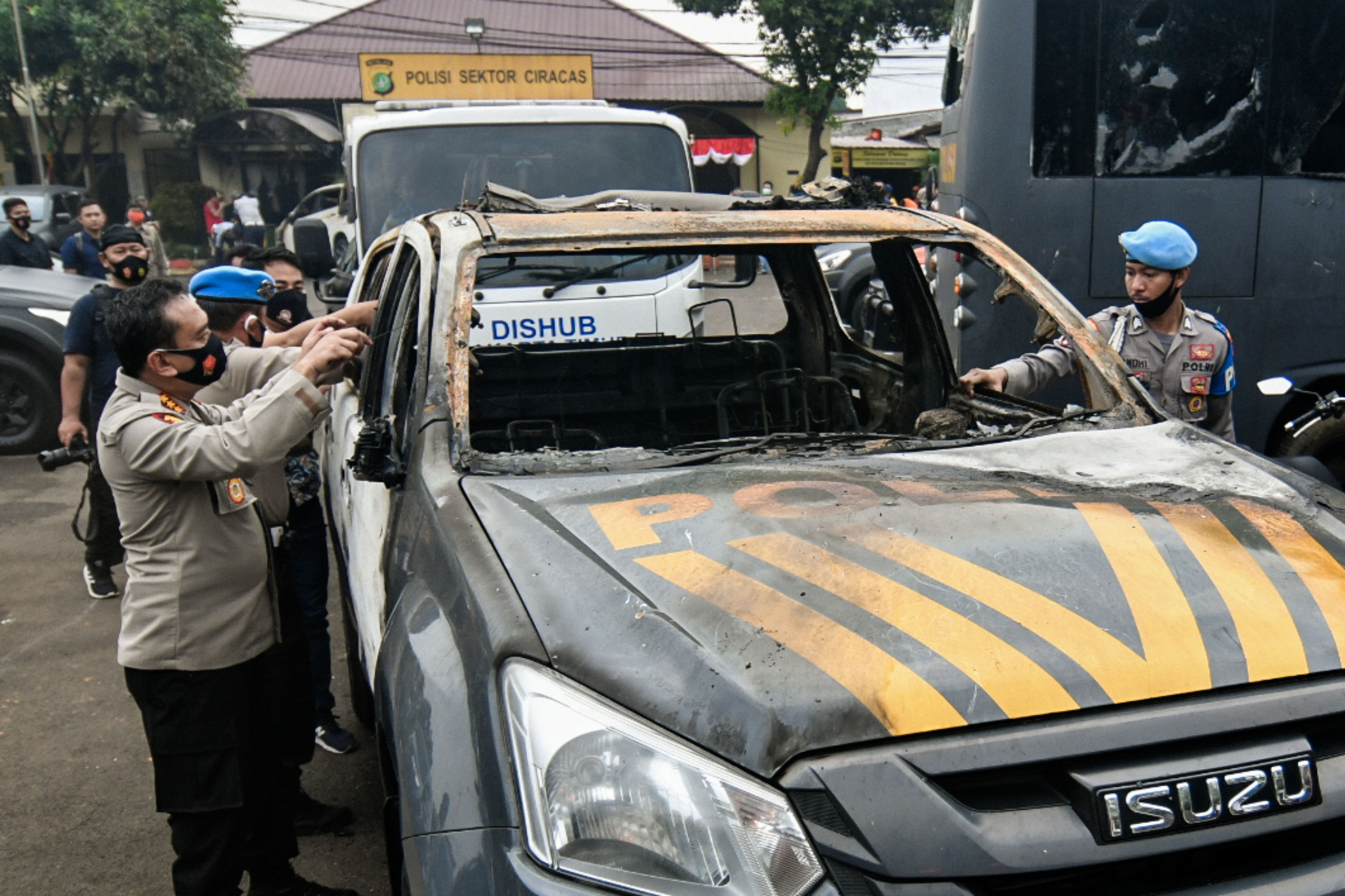 Sisa penyerangan di Mapolsek Ciracas, jakarta Timur