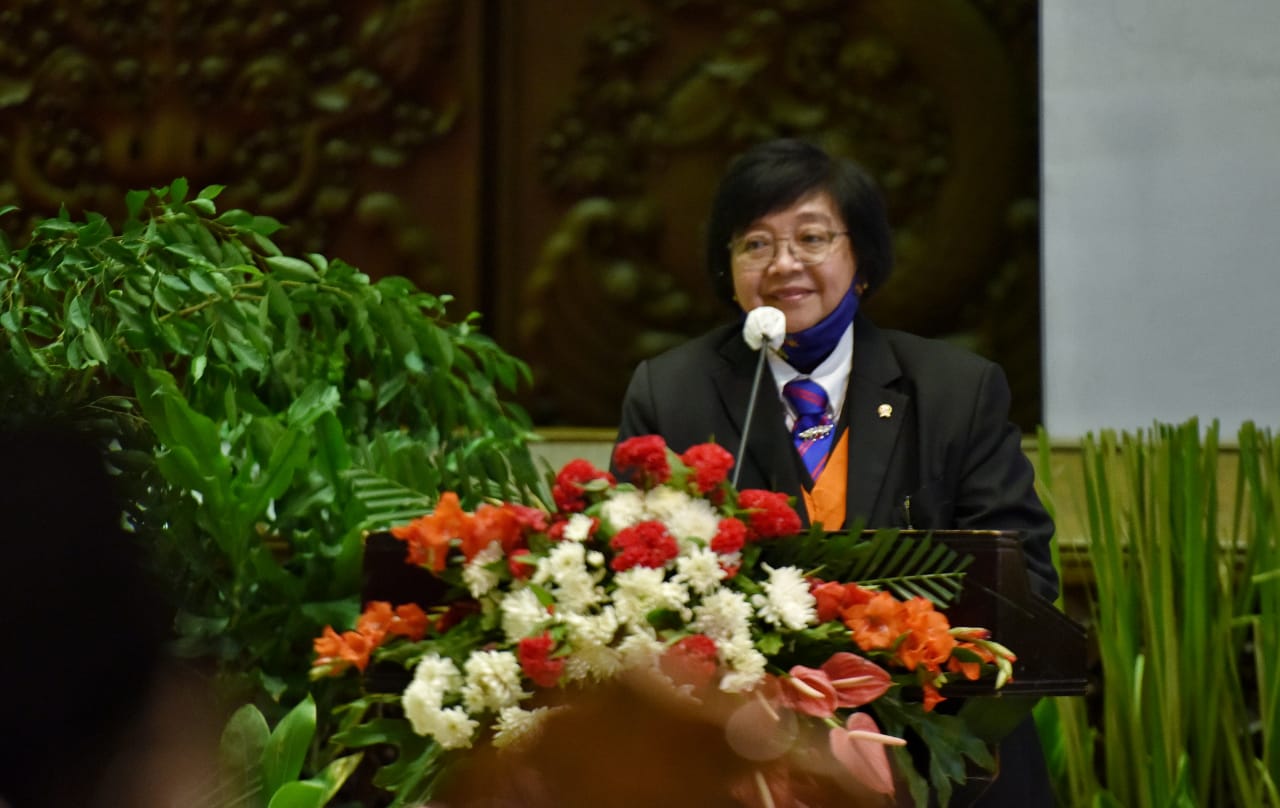 Menteri LHK Situ Nurbaya pada acara penganugerahan surat tanda registrasi insinyur di Auditorium Manggala Wanabakti, KLHK, Jakarta.