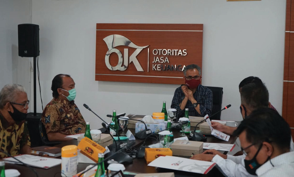 Pertemuan antara Ketua Dewan Komisioner OJK bersama Wakil Wali Kota Tegal Muhamad Jumadi, IJK, Kadin, dan lainnya.