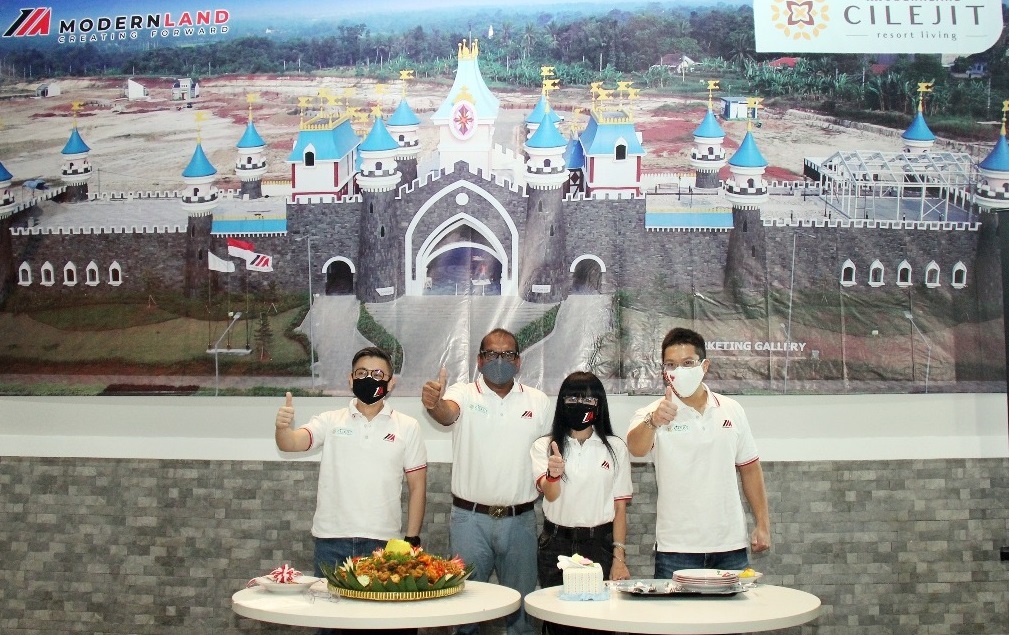 Saat soft opening Marketing Gallery Modernland Cilejit, Senin (24/8)