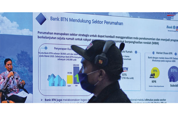 PEMULIHAN EKONOMI: Dirut PT Bank Tabungan Negara (Persero) Tbk Pahala Nugraha Mansury (kiri) menjadi pembicara dalam webinar 