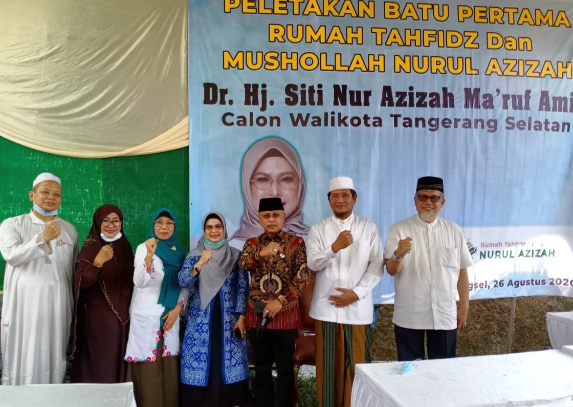 PUTRI Wakil Presiden KH Ma'ruf Amin, SitibNur Azizah dan Ketum ReJO HM Darmizal, meletakan batu pertama pembangunan rumah Hafidz Qur'an 