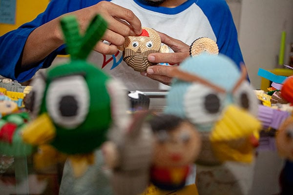 Kemenparekraf mendorong pelaku industri kreatif tetap berkarya meski di tengah pandemi Covid-19.