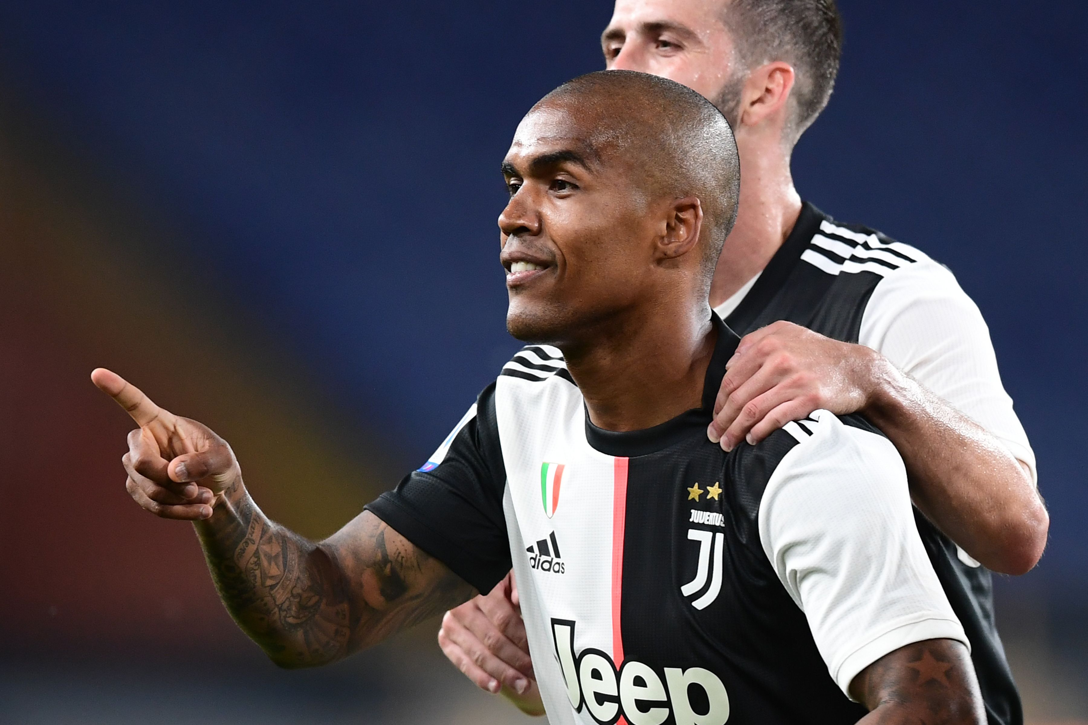 Douglas Costa, salah satu pemain Juventus yang diminati Manchester United.
