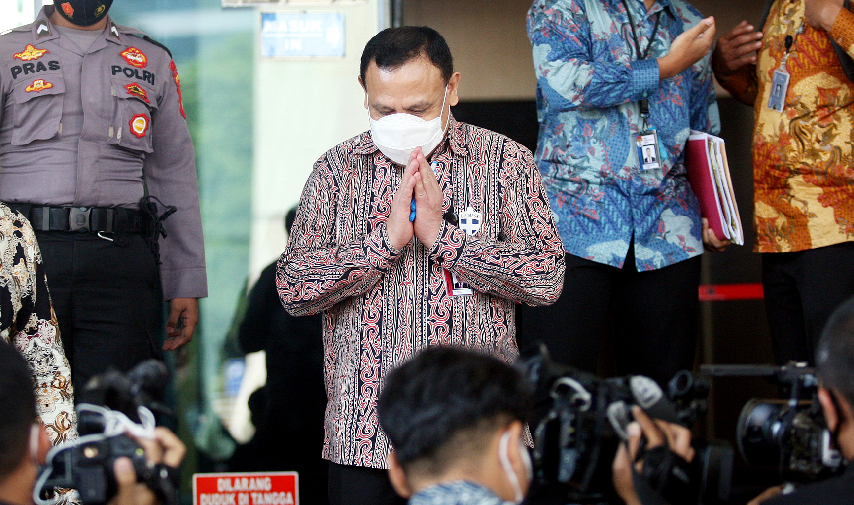 Ketua KPK Firli Bahuri pamit kepada jurnalis seusai menjalani sidang etik di Gedung KPK