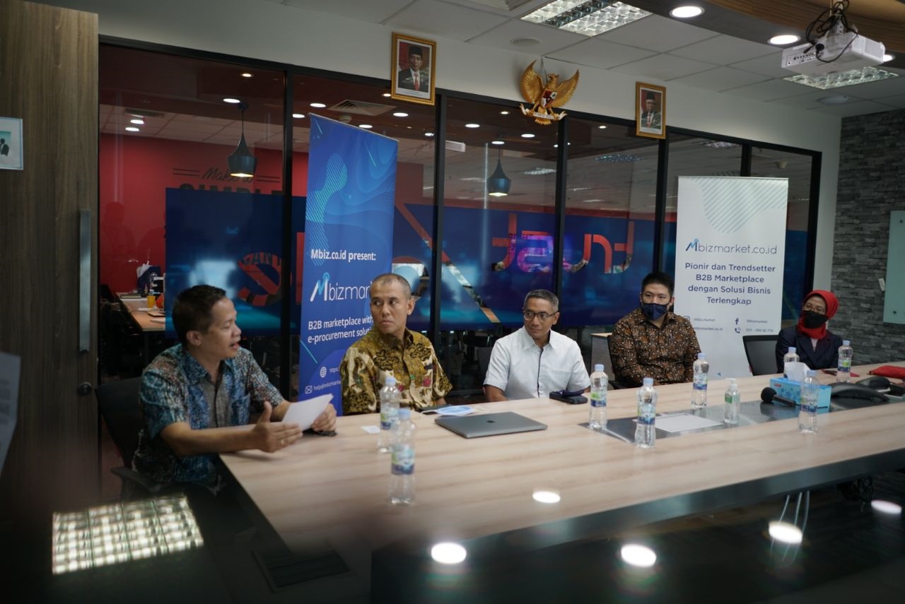  Konferansi pers bersama secara daring Pemprov Jabar dan Mbizmarket