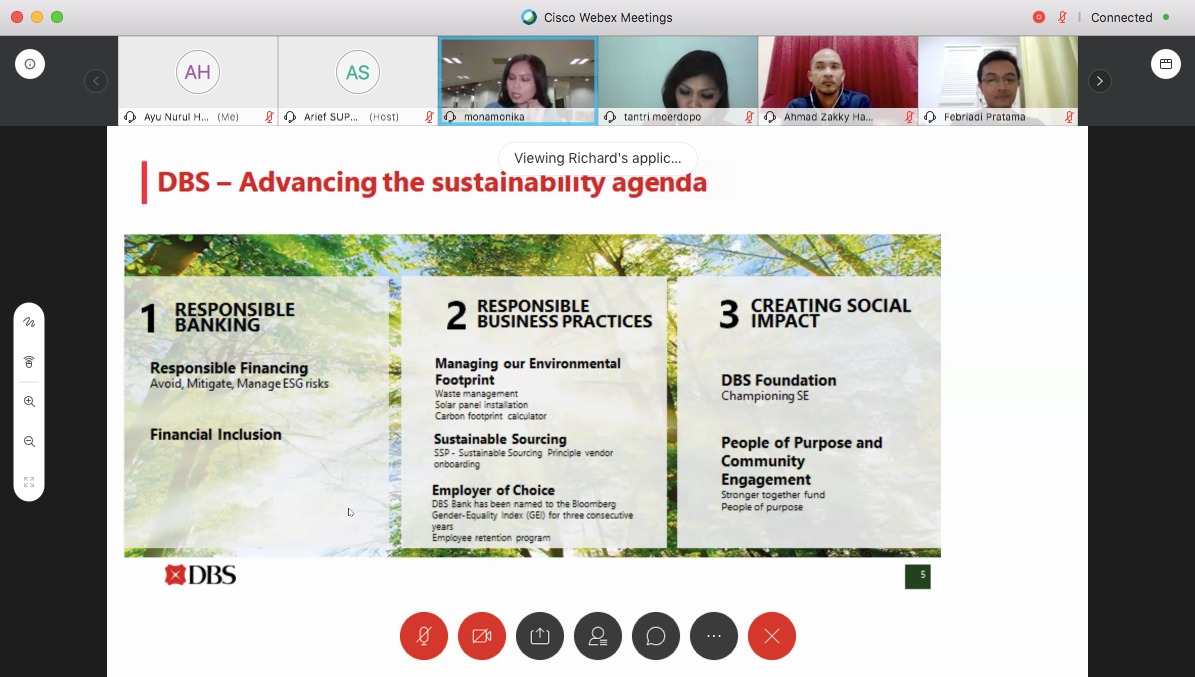 Webinar Walk the Talk series dengan tema 'Driving Sustainability with Tech in New Era'.