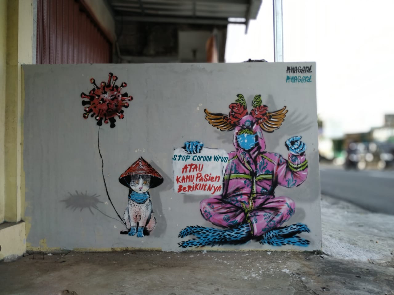 Karya seni street art karya seniman Anangard bermunculan di tembok-tembok yang ada di pinggir jalan di Daerah Istimewa Yogyakarta (DIY).