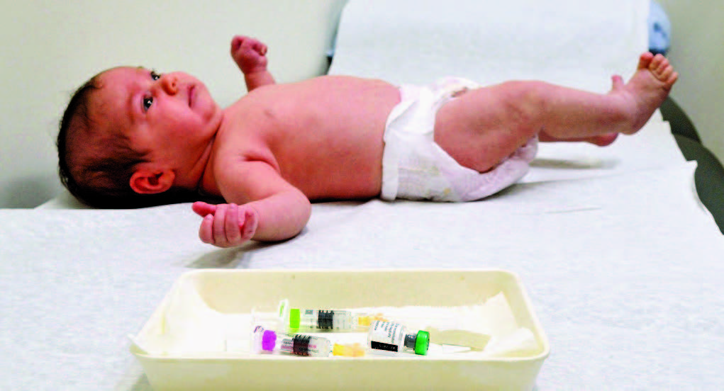 Vaksinasi hepatitis B pada bayi baru lahir dalam waktu kurang dari 24 jam diperlukan agar terbentuk respons antibodi.