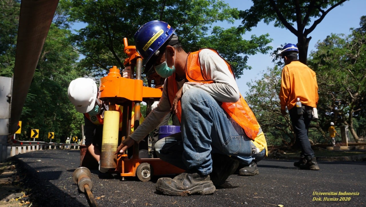 Kampus UI Depok Uji Coba Aspal Berbahan Sampah Plastik Multilayer