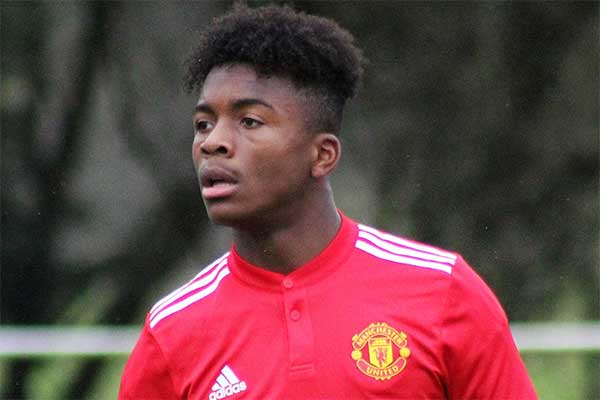 Pesepak bola Manchester United Ethan Laird 