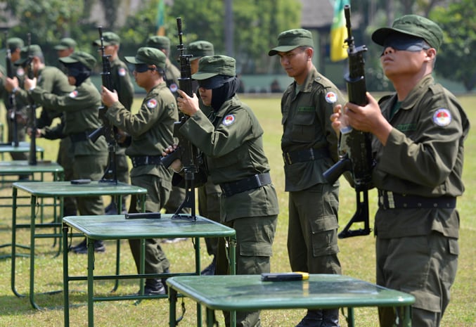  DIKLAT BELA NEGARA: Sejumlah pegawai negeri sipil (PNS) peserta Pendidikan dan Pelatihan Bela Negara Kementerian Pertahanan