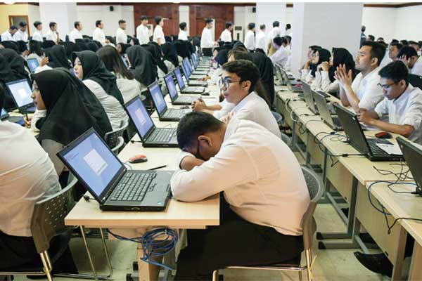  Peserta mengikuti seleksi kompetensi dasar untuk calon pegawai negeri sipil di Jakarta