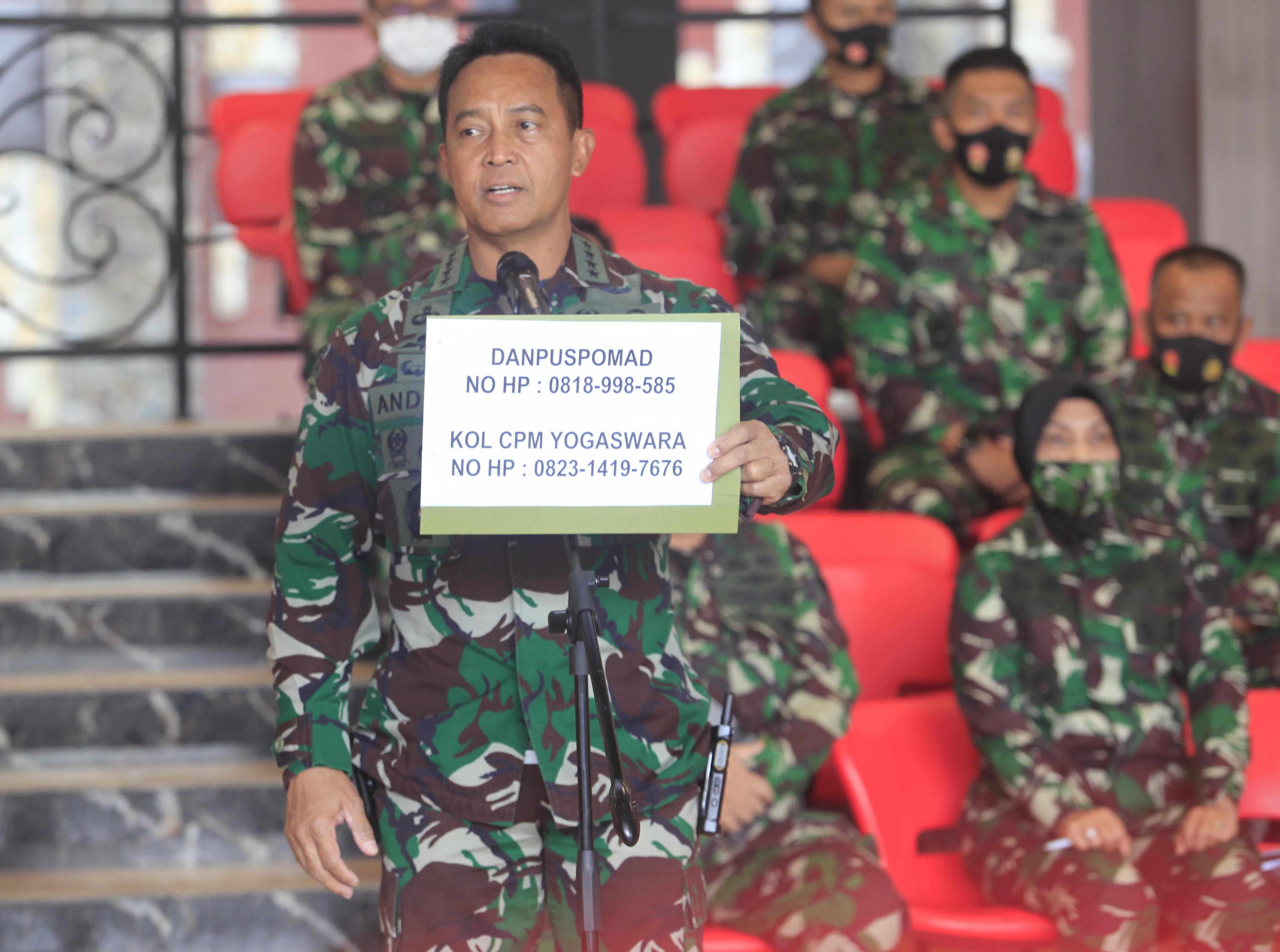Kepala Staf Angkatan Darat Jenderal Andika Perkasa memberikan keterangan terkait penyerangan ke Polsek Ciracas.
