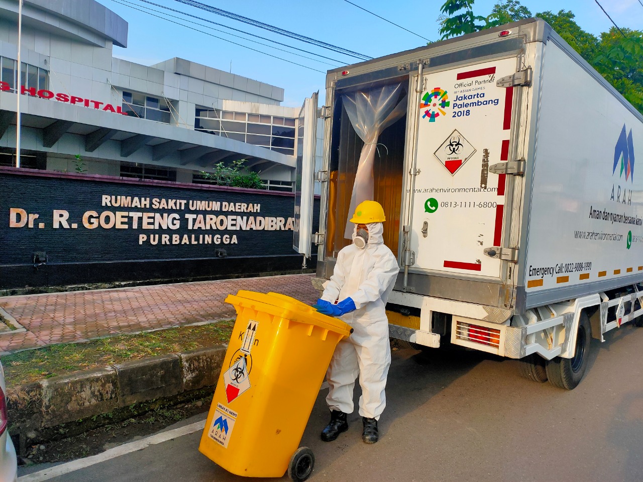 Pengumpulan limbah B3 medis dari Rumah Sakit Umum Daerah (RSUD) Dr. R. Goeteng Taroenadibrata di Purbalingga, Jawa Tengah.