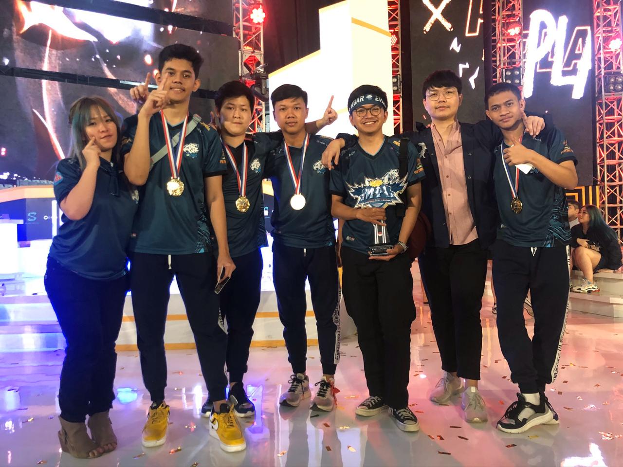 Tim EvOS esport yang digawangi anak-anak muda.